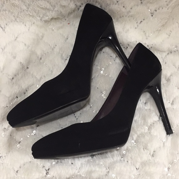 Stuart Weitzman Women's Queen Suede Pumps. 9M - Picture 6 of 8